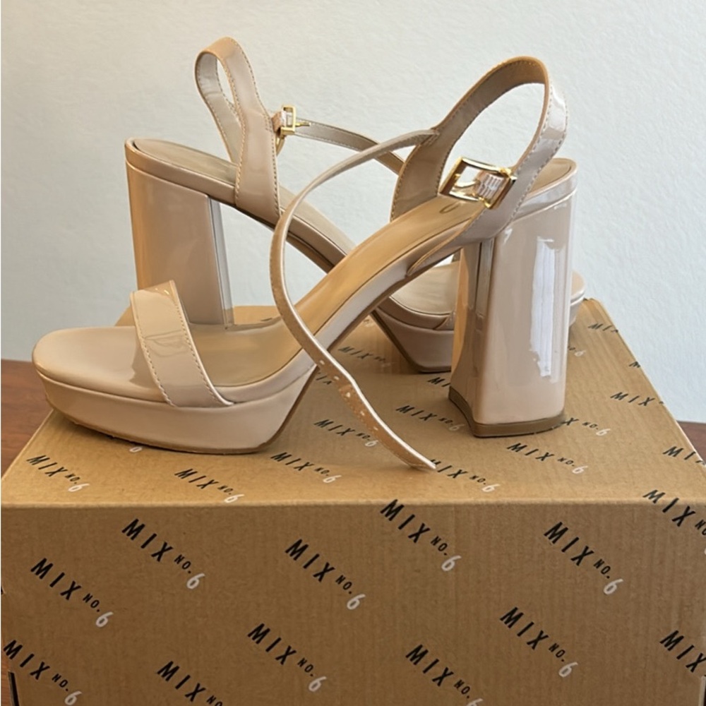 Nude chunky heels. Size 7.5 worn once for my wedding. Slightly worn on bottom.